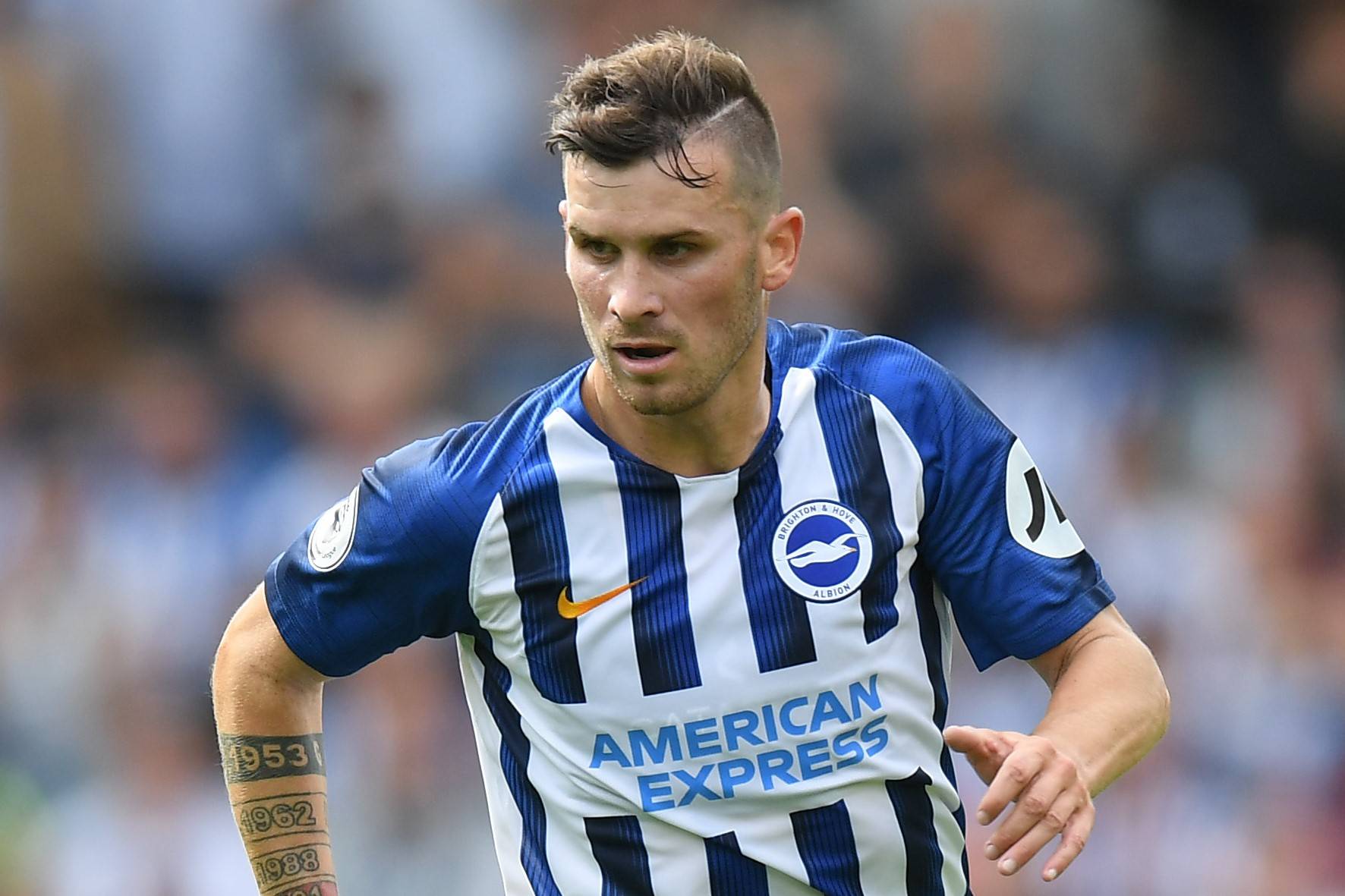 里程碑夜布莱顿强势反弹，荷甲集结日刷纪录，更衣室稳定，资深球员宣示担当